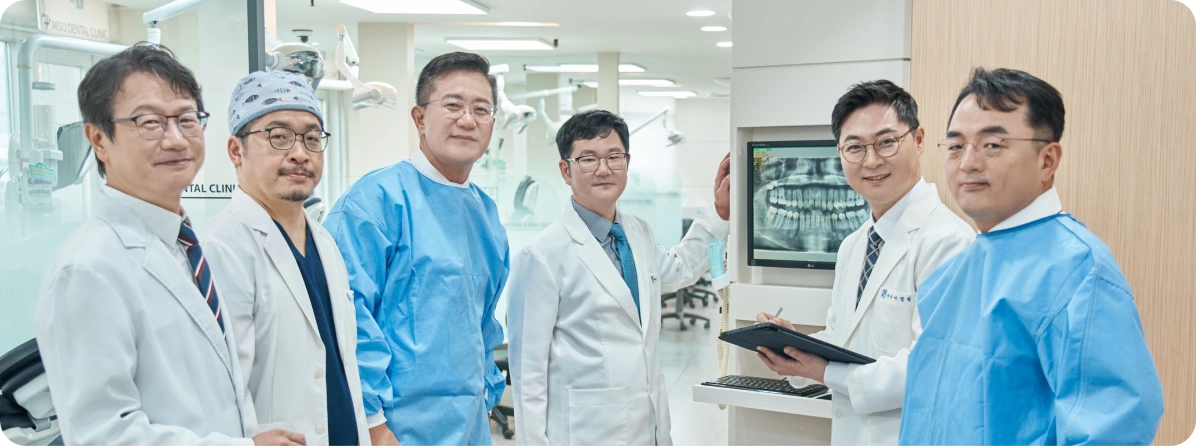 8인 분과별 원장 협진으로 자연치아 보존 가능성을 먼저 살펴봅니다.
