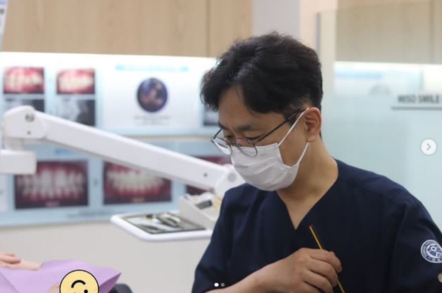 교정과 칭찬직원